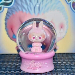 Big into energy snow globe that globe that lights up Love